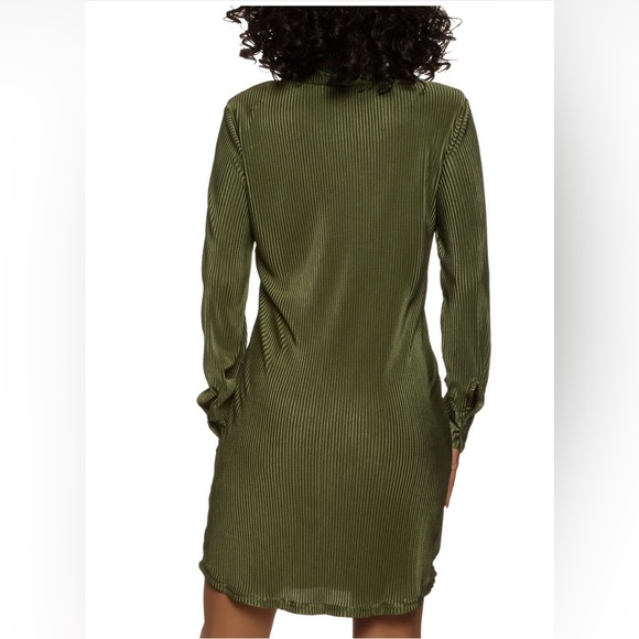 Women’s Top- Medium (green) - Picture 4 of 5